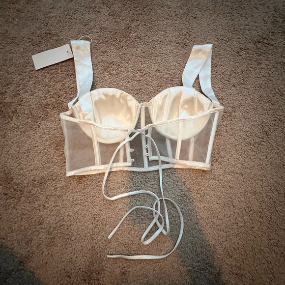 Adeirlina - white bustier crop top - Picture 2 of 3